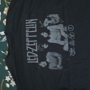 Led zeppelin black Tshirt never worn washed it once to have more comfortable.